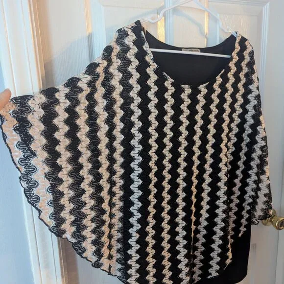 Ultra Teeze tunic top in cream and black - 2X - Picture 2 of 6